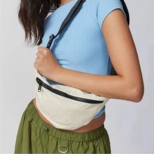 BAGGU Crescent Fanny Pack in Ivory NWT